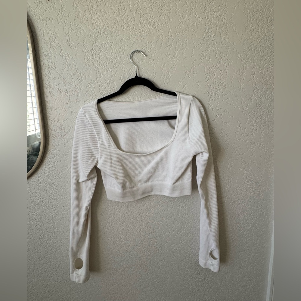 White Cropped Blouse with Fitted Long Sleeves